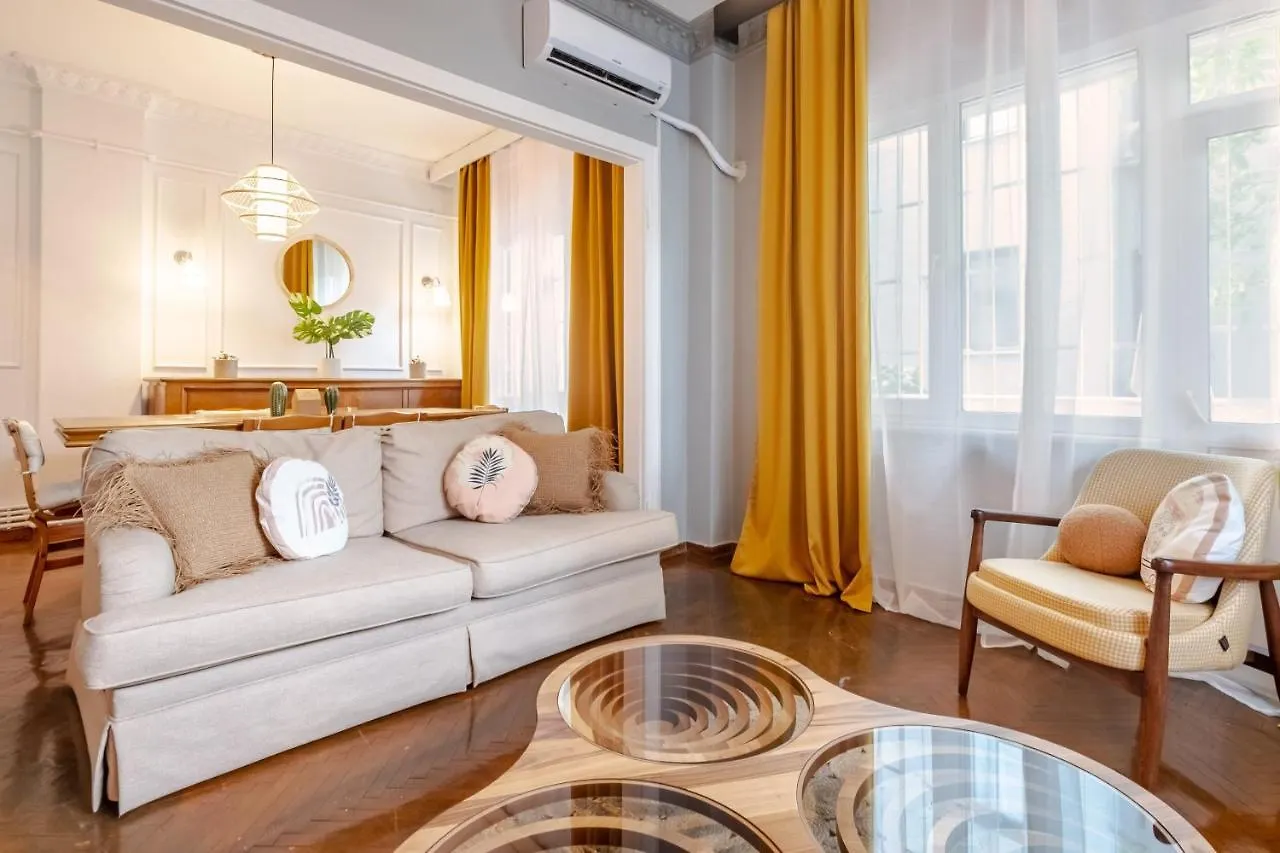 Apartment With Balcony Close To Taksim In Cihangir Istanbul 0*,