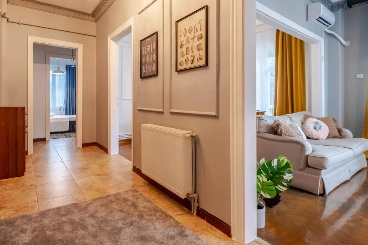 Apartment With Balcony Close To Taksim In Cihangir Istanbul