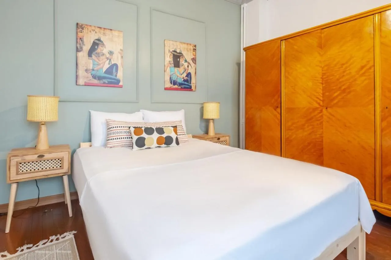Apartment With Balcony Close To Taksim In Cihangir Istanbul